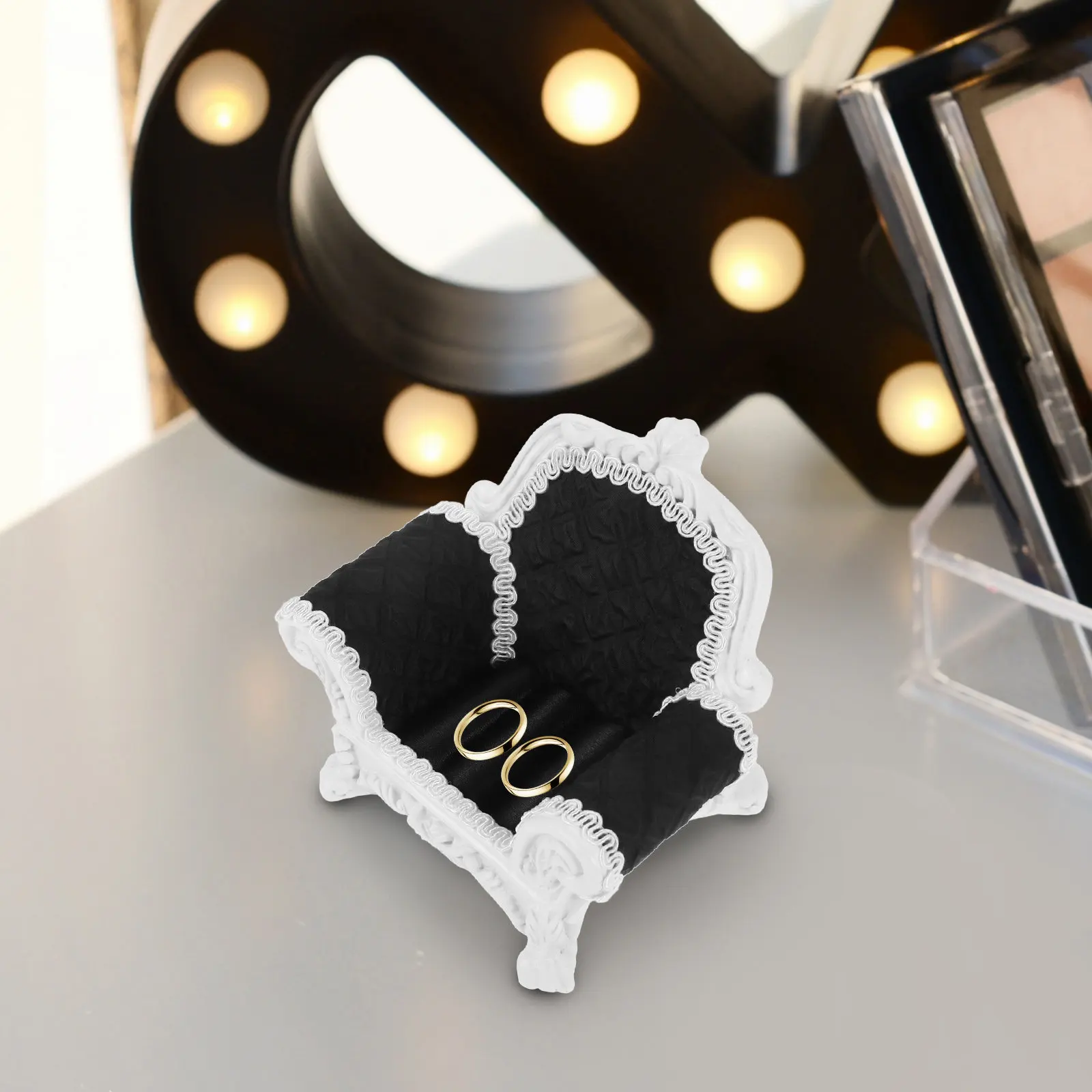 Sofa Shaped Mini Jewelry Display Stand for Rings Earrings Organizing Desktop Decor Storage Holder Elegant Small Ring Holder
Sofa Shaped Mini Jewelry Display Stand for Rings Earrings Organizing Desktop Decor Storage Holder Elegant Small Ring Holder