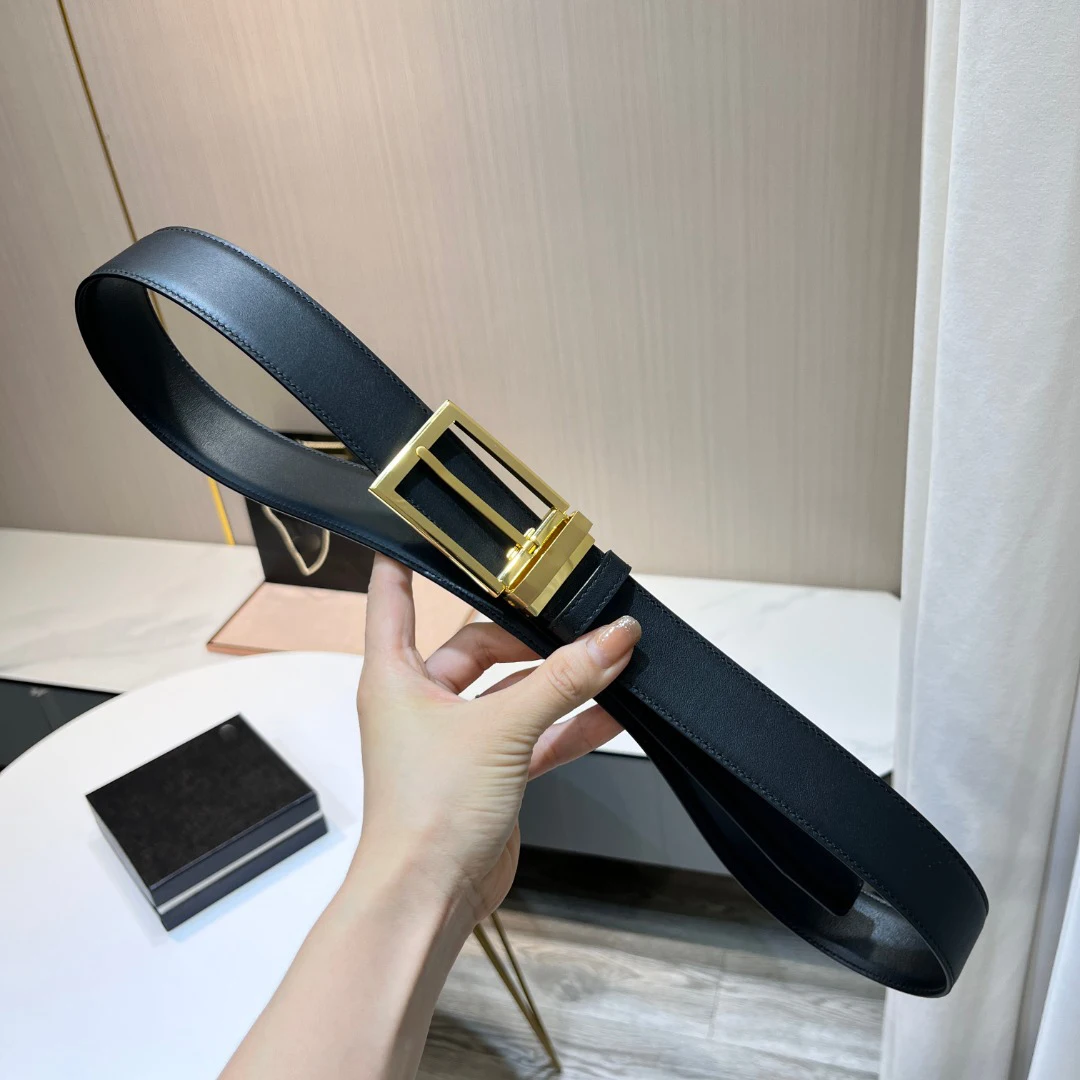 Ремень из воловьей кожи, сплав и сталь
Ремень из воловьей кожи, сплав и сталь