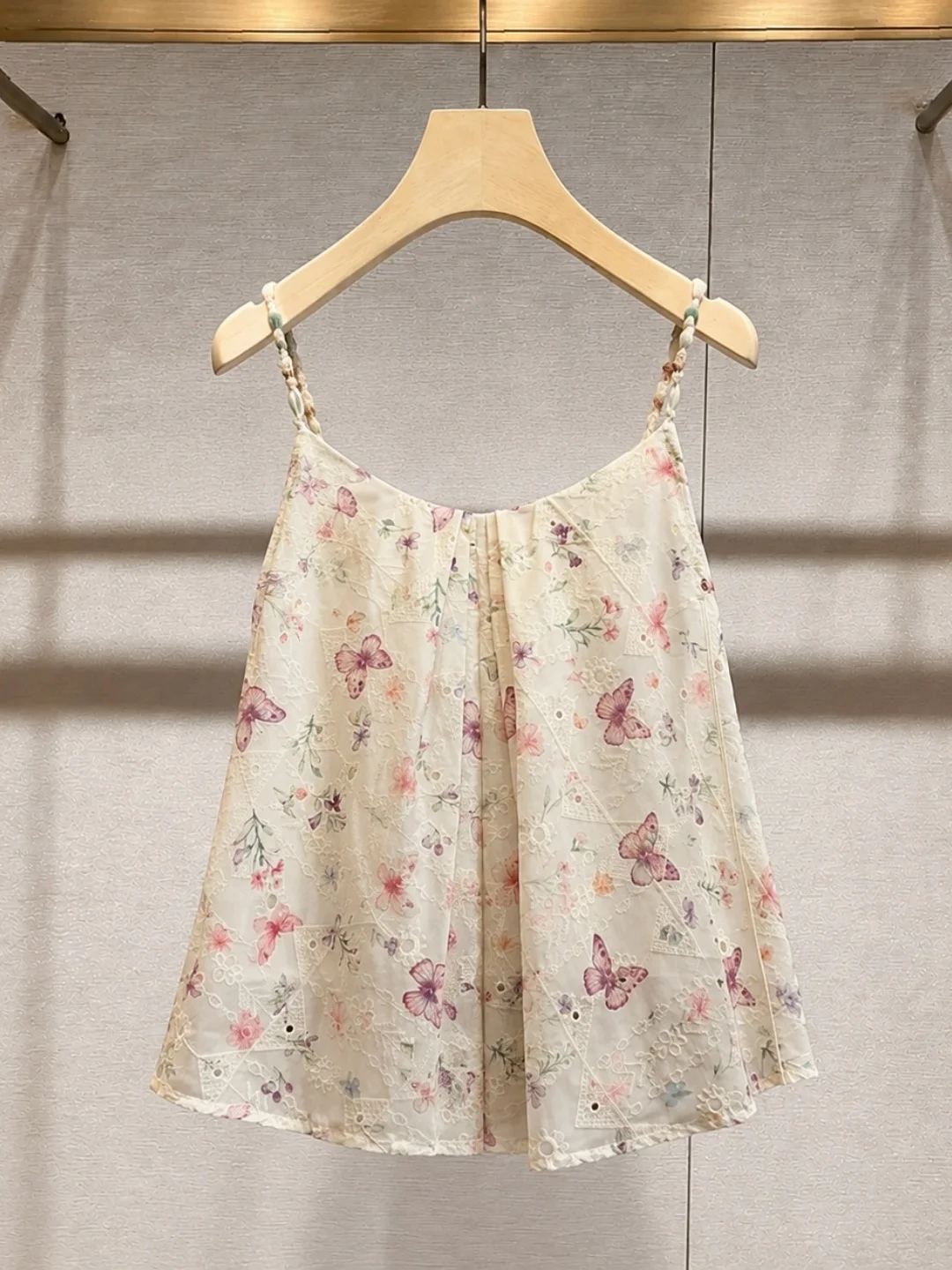 Sweet Print Sleeveless Strap Vest Lightweight Summer Fashion Slimming Top French Style Loose Fit General Size
Sweet Print Sleeveless Strap Vest Lightweight Summer Fashion Slimming Top French Style Loose Fit General Size
