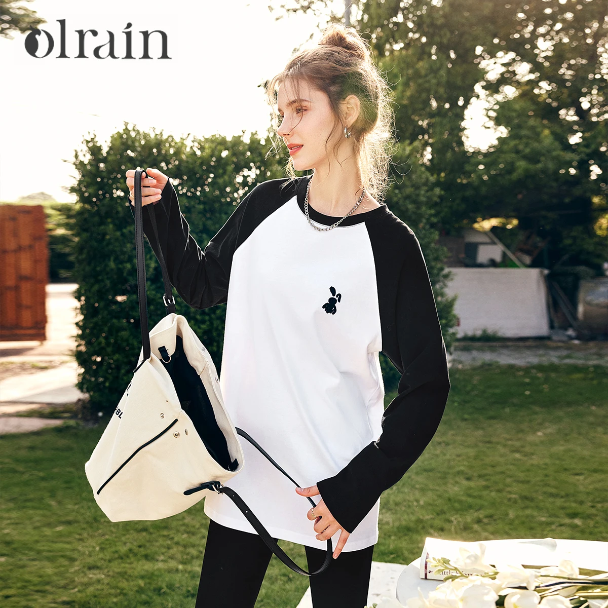 OLrain Women's Long Sleeve T-Shirt 2025 Black White Contrast Relaxed Lazy Casual Cotton Tops for Woman Lady Clothing O23CT69523
OLrain Women's Long Sleeve T-Shirt 2025 Black White Contrast Relaxed Lazy Casual Cotton Tops for Woman Lady Clothing O23CT69523