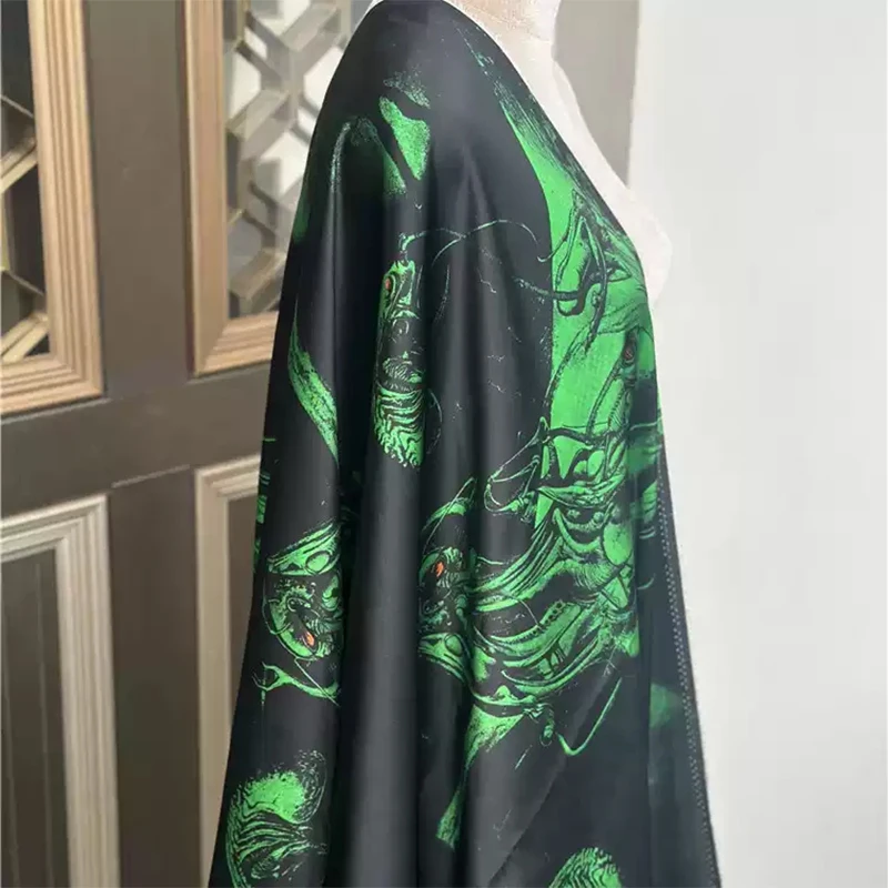 1 meter 100% Mulberry Silk 18 momme Charmeuse Fabric Black with Green Floral Printed 140cm 55" wide by the yard JN805
1 meter 100% Mulberry Silk 18 momme Charmeuse Fabric Black with Green Floral Printed 140cm 55" wide by the yard JN805