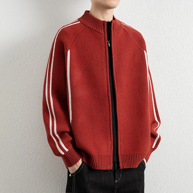 Высококачественный вязаный мужской свитер в полоску на молнии, осенне-зимняя новинка, повседневный, брендовый, с высоким воротником
Высококачественный вязаный мужской свитер в полоску на молнии, осенне-зимняя новинка, повседневный, брендовый, с высоким воротником