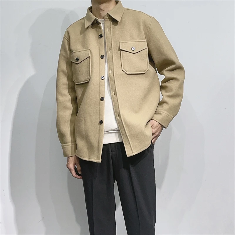 Double-Faced Woolen Men's Jacket Loose Fit Khaki Color Warm Fashion City Style Long Sleeve round Hem Single Button Closure
Double-Faced Woolen Men's Jacket Loose Fit Khaki Color Warm Fashion City Style Long Sleeve round Hem Single Button Closure