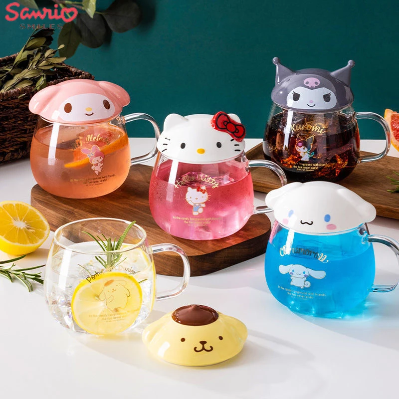 Hello Kittys Cinnamoroll Kuromi стеклянная чашка с крышкой Sanrios аниме кавайная Милая женская чашка кофейная молочная чашка для завтрака праздничный подарок
Hello Kittys Cinnamoroll Kuromi стеклянная чашка с крышкой Sanrios аниме кавайная Милая женская чашка кофейная молочная чашка для завтрака праздничный подарок