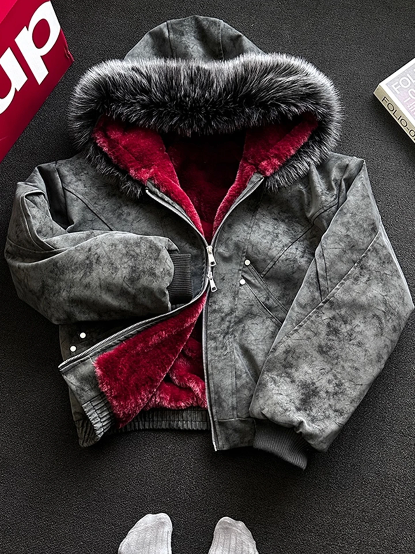 Мужская зимняя куртка Mountain Eagle с отстегивающимся меховым воротником, капюшоном из искусственной кожи, на флисовой подкладке, с имитацией кроличьего меха, утепленная
Мужская зимняя куртка Mountain Eagle с отстегивающимся меховым воротником, капюшоном из искусственной кожи, на флисовой подкладке, с имитацией кроличьего меха, утепленная