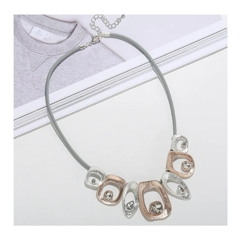 Explosive Necklace Irregular Diamond Set Short URL Ladies Alloy Collarbone Chain Metal Short Necklace
Explosive Necklace Irregular Diamond Set Short URL Ladies Alloy Collarbone Chain Metal Short Necklace