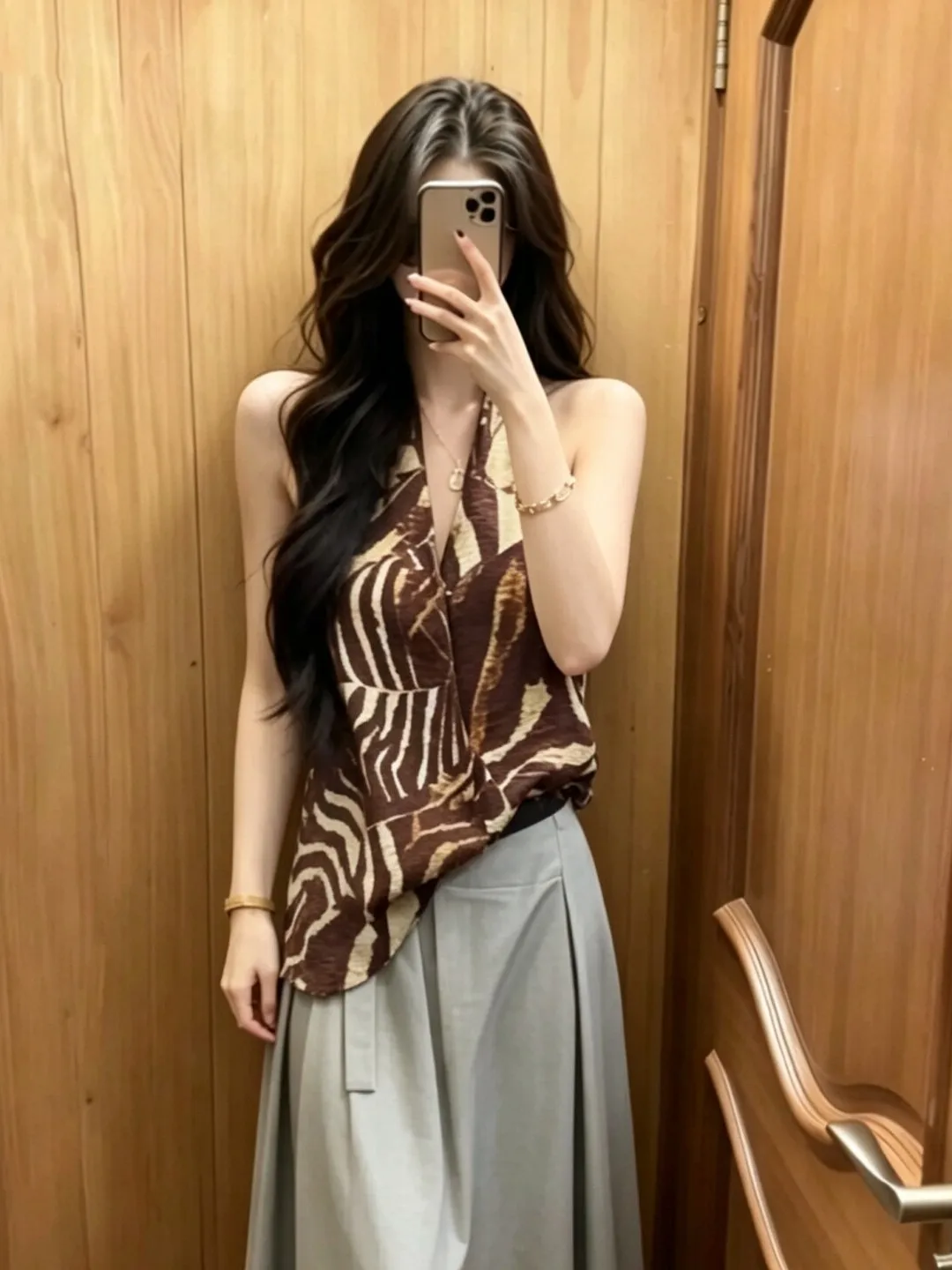 Sexy V-Neck Sleeveless Zebra Print Halter Neck Vest Women's Summer New Style Loose Fit Breathable Printed Top for Traveling
Sexy V-Neck Sleeveless Zebra Print Halter Neck Vest Women's Summer New Style Loose Fit Breathable Printed Top for Traveling