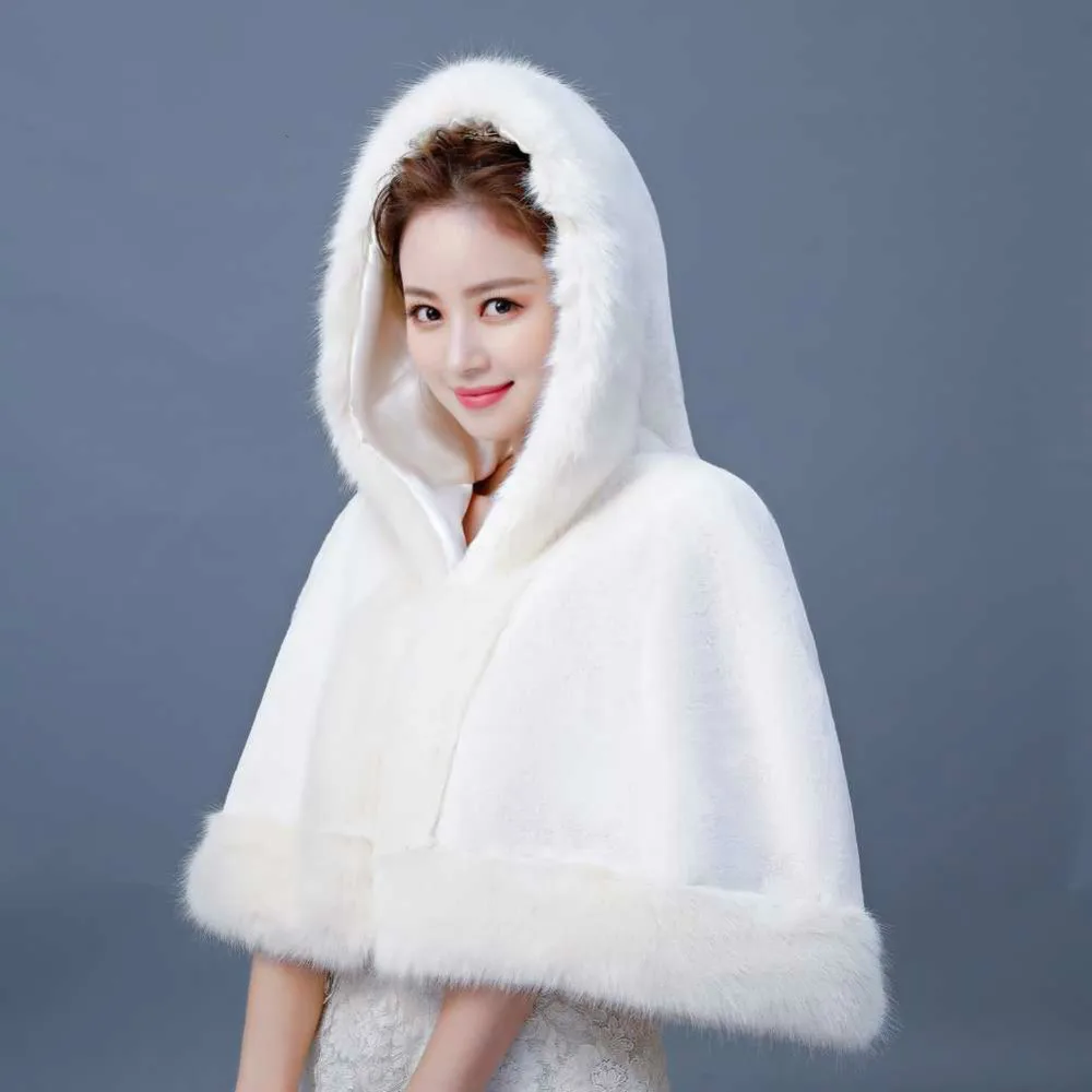 2020Ivory Winter Faux Fur Bridal Jacket Warm Boleros Luxurious Wedding Bride Wraps Cape Wedding Jacket With Hat
2020Ivory Winter Faux Fur Bridal Jacket Warm Boleros Luxurious Wedding Bride Wraps Cape Wedding Jacket With Hat