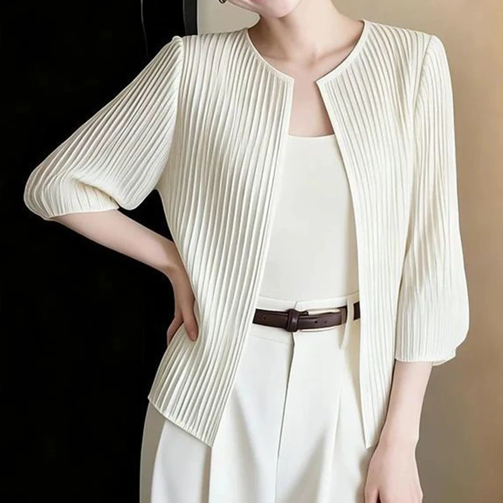 Niche design wrinkled vertical pattern sunscreen shirt women's 2026 summer new high-end temperament casual versatile cardigan
Niche design wrinkled vertical pattern sunscreen shirt women's 2026 summer new high-end temperament casual versatile cardigan
