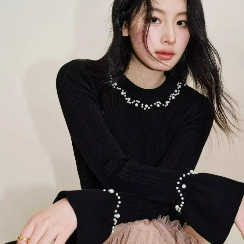 Black Beaded Knitted Base Layer for Women 2026 Autumn Exudes High-end Look Pair Slimming Sweater with Flared Sleeves Stylish Top
Black Beaded Knitted Base Layer for Women 2026 Autumn Exudes High-end Look Pair Slimming Sweater with Flared Sleeves Stylish Top