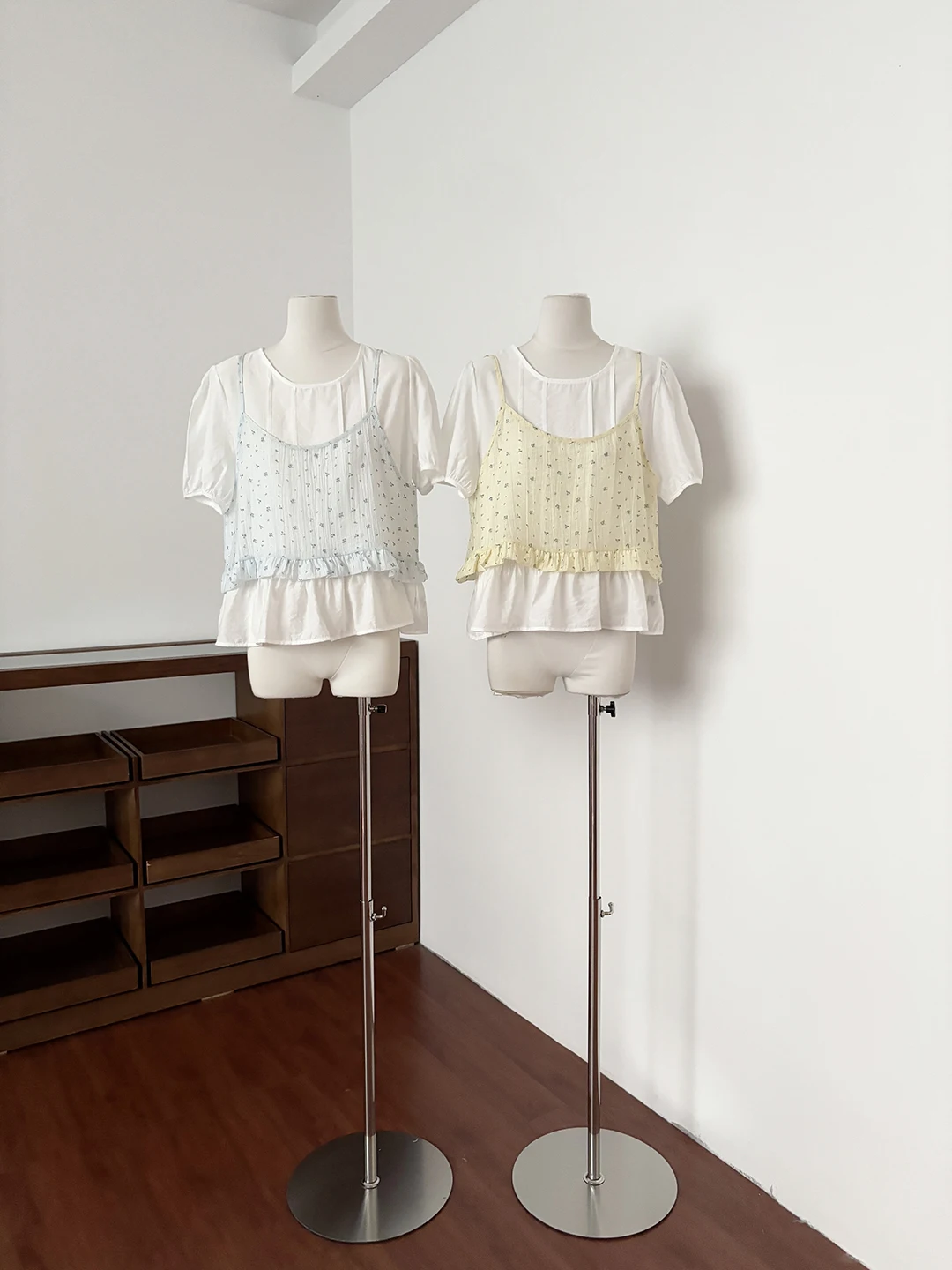 Sweet Floral Print Camisole Tank Top Set Women's Summer Fashion round Neck Short Sleeve Layering Clothing Anti-Aging Ensemble
Sweet Floral Print Camisole Tank Top Set Women's Summer Fashion round Neck Short Sleeve Layering Clothing Anti-Aging Ensemble