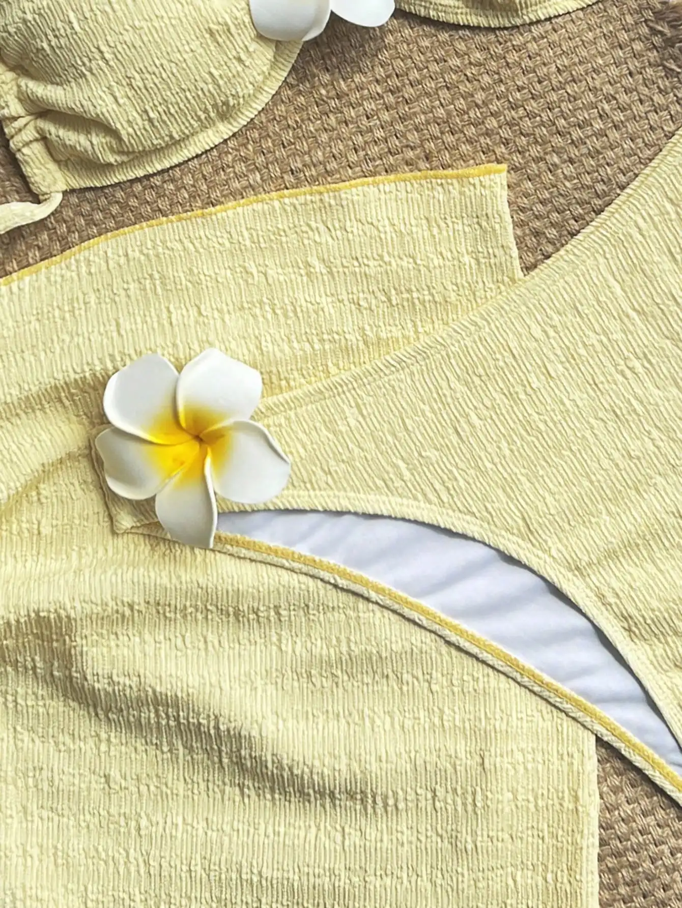 Cream Yellow Textured 3-Piece Bikini Set With Floral Accent, Backless Tie Design For Beach Holiday
Cream Yellow Textured 3-Piece Bikini Set With Floral Accent, Backless Tie Design For Beach Holiday
