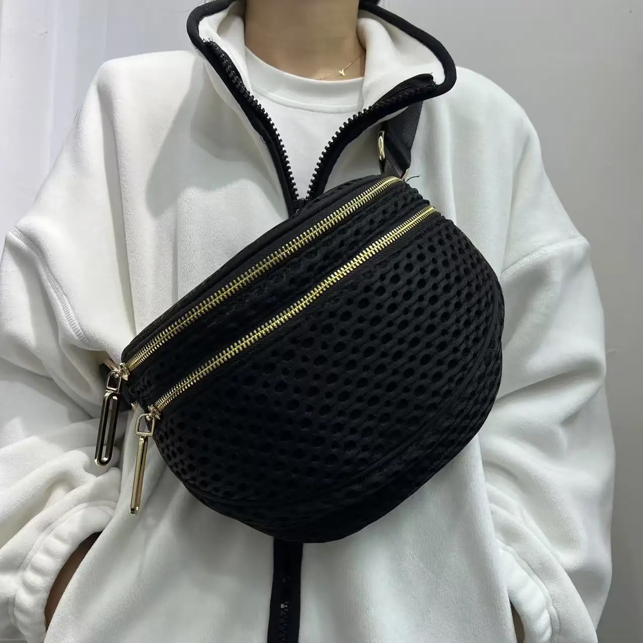 Lightweight Mesh Ladies Fashion Crossbody Shoulder Bag with Multiple Zippers Casual Versatile Single Sports Handbag for Women
Lightweight Mesh Ladies Fashion Crossbody Shoulder Bag with Multiple Zippers Casual Versatile Single Sports Handbag for Women