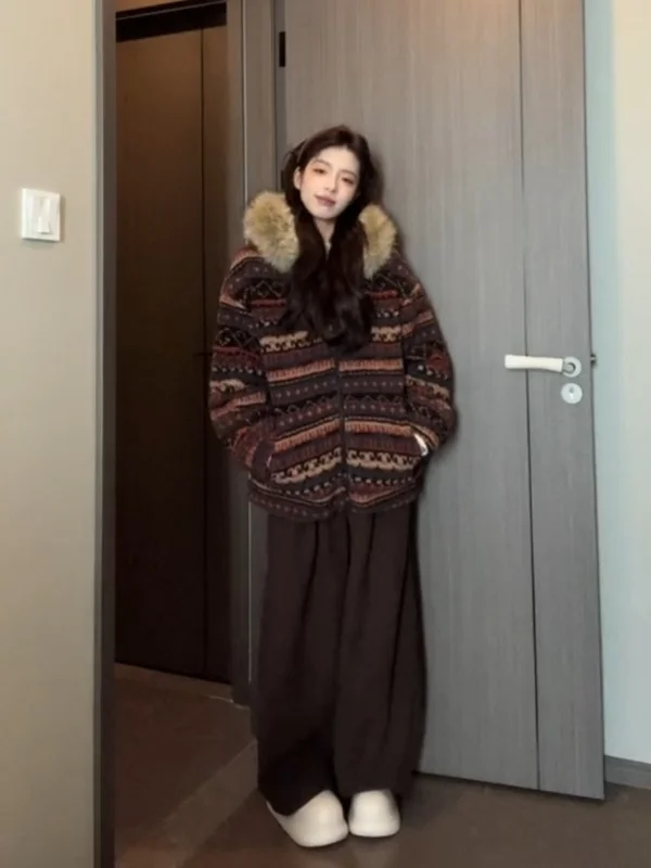 Ladies Thickened Lamb Fur Jacket Winter Warm Short Coat Fashionable Fair Isle Embroidery Large Fur Collar Korean Style Outerwear
Ladies Thickened Lamb Fur Jacket Winter Warm Short Coat Fashionable Fair Isle Embroidery Large Fur Collar Korean Style Outerwear