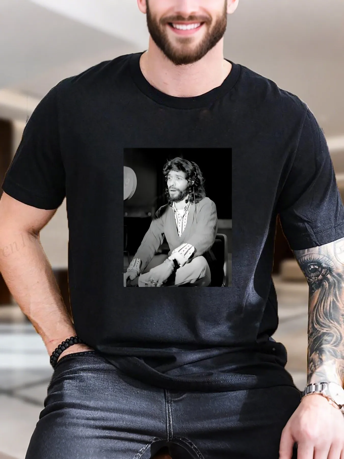 New Arrival Fashion Men's Printed Short Sleeve T-Shirt Pure Cotton Comfort Fit with Artistic Long-Haired Bearded Man Sitting Design
New Arrival Fashion Men's Printed Short Sleeve T-Shirt Pure Cotton Comfort Fit with Artistic Long-Haired Bearded Man Sitting Design