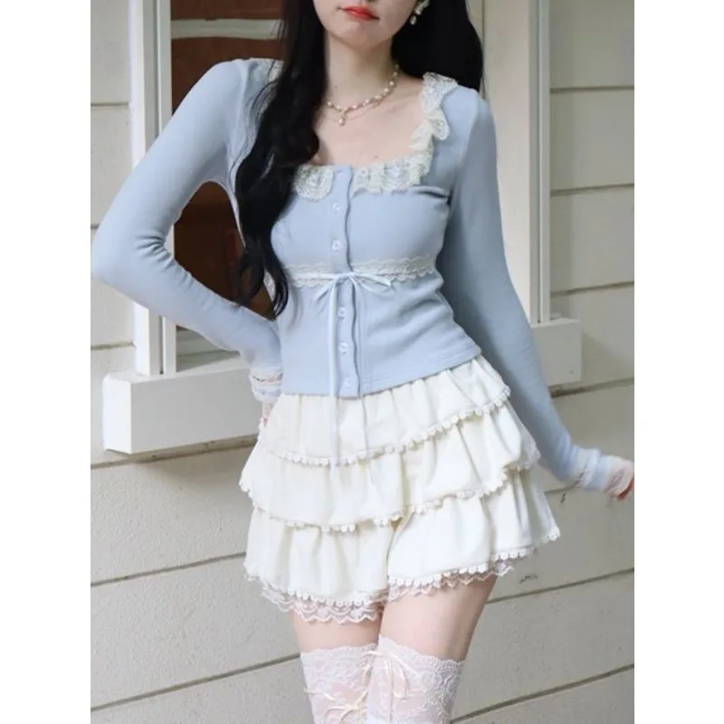 Women's Sweet Square Neck T-shirt Lace Spliced Cardigan Short Waist-hugging Tops with Slim Tops in Autumn and Winter
Women's Sweet Square Neck T-shirt Lace Spliced Cardigan Short Waist-hugging Tops with Slim Tops in Autumn and Winter