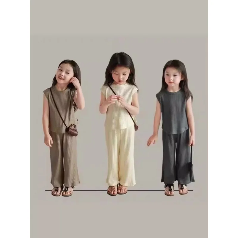 Girls' summer suits2024New Children Ice Silk Thread Sleeveless Vest Pants Suit Casual Two-Piece Suit
Girls' summer suits2024New Children Ice Silk Thread Sleeveless Vest Pants Suit Casual Two-Piece Suit