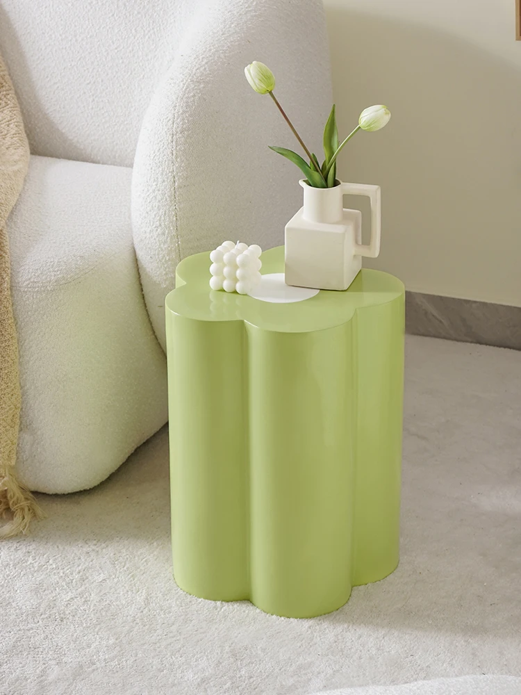 Flower tea table ornaments living room large floor-to-ceiling sofa beside the TV cabinet home decorations
Flower tea table ornaments living room large floor-to-ceiling sofa beside the TV cabinet home decorations