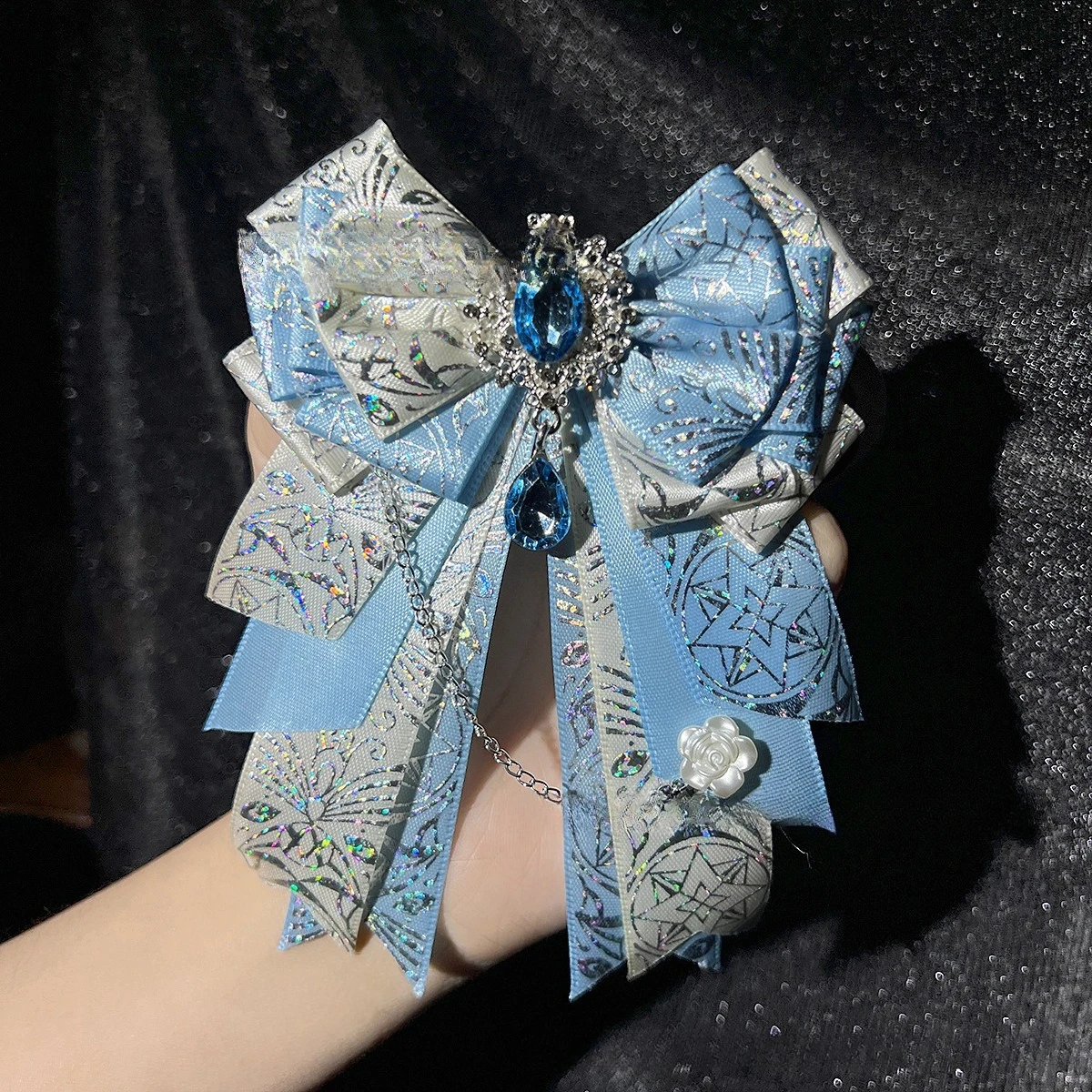 Fashion Girl Lolita Bow Tie Brooch Idol Concert Anime Support Stick Gorgeous Rhinestone Bowknot Accessory Gifts
Fashion Girl Lolita Bow Tie Brooch Idol Concert Anime Support Stick Gorgeous Rhinestone Bowknot Accessory Gifts