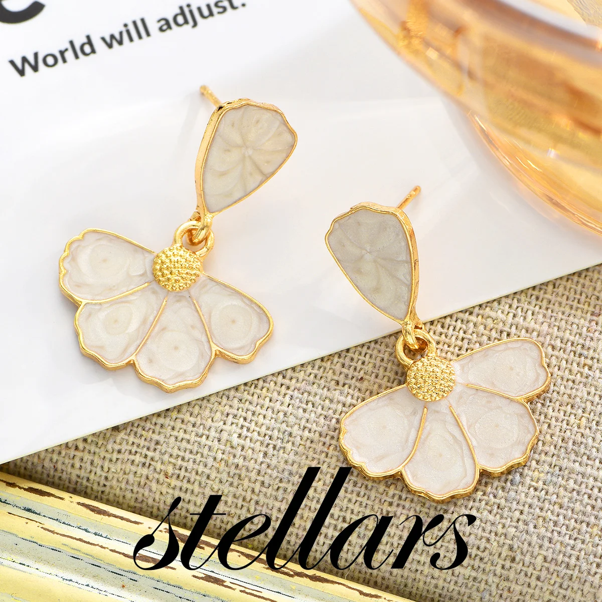Retro Oil-Drip Flower Pendant Clip-On Earrings Elegant Simple Fashionable High-End Feel Jewelry Accessory
Retro Oil-Drip Flower Pendant Clip-On Earrings Elegant Simple Fashionable High-End Feel Jewelry Accessory