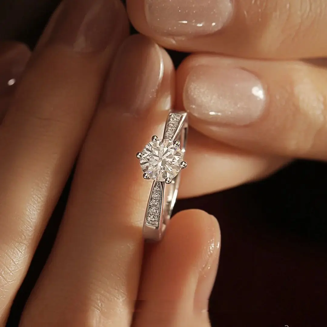 1Carat Moissanite Six-Prong Luxury Women's Ring PT950 Platinum High-Purity Starlight Sparkle Wedding Exchange Band Lifelong
1Carat Moissanite Six-Prong Luxury Women's Ring PT950 Platinum High-Purity Starlight Sparkle Wedding Exchange Band Lifelong