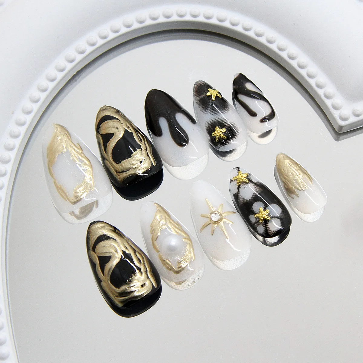 24Pcs Gothic Starfish Press-On Nails – Short Almond Shape With 3D Tribal Designs & Pearl-Encrusted Starburst
24Pcs Gothic Starfish Press-On Nails – Short Almond Shape With 3D Tribal Designs & Pearl-Encrusted Starburst