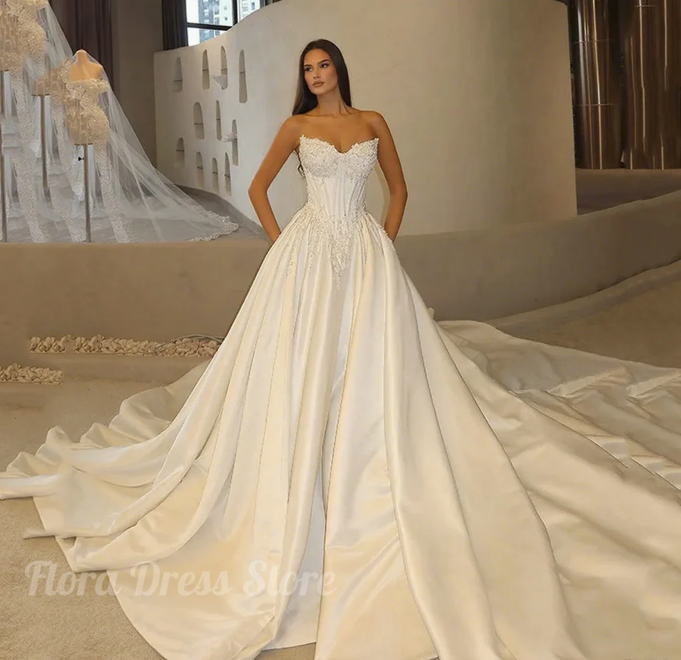 Romantic Customized Tulle Wedding Dress Strapless A-Line Lace 2025 Backless Bride Dress Vestido De Noiva
Romantic Customized Tulle Wedding Dress Strapless A-Line Lace 2025 Backless Bride Dress Vestido De Noiva