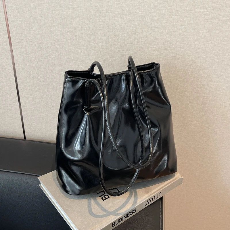 Women Fashion PU Shoulder Bags Trendy Tote Handbag Simple Carrying Bag Solid Color Stylish Bucket Bag for Ladies Daily Work Bags
Women Fashion PU Shoulder Bags Trendy Tote Handbag Simple Carrying Bag Solid Color Stylish Bucket Bag for Ladies Daily Work Bags