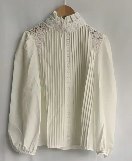 2024 Blusas Mujer De Moda Blouse for Women Temperament Lace Patchwork Shirts Hollow Out Pleated Stand Neck Vintage Blouses Tops
2024 Blusas Mujer De Moda Blouse for Women Temperament Lace Patchwork Shirts Hollow Out Pleated Stand Neck Vintage Blouses Tops
