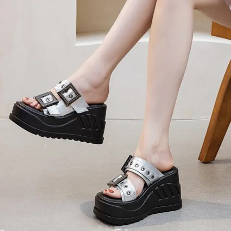 10CM New Women's Summer Outdoor Beach Wedge Heel Thick Bottom Slip-On Slippers High Heels Buckle Shoes 2026 Ladies Flat Sandals
10CM New Women's Summer Outdoor Beach Wedge Heel Thick Bottom Slip-On Slippers High Heels Buckle Shoes 2026 Ladies Flat Sandals