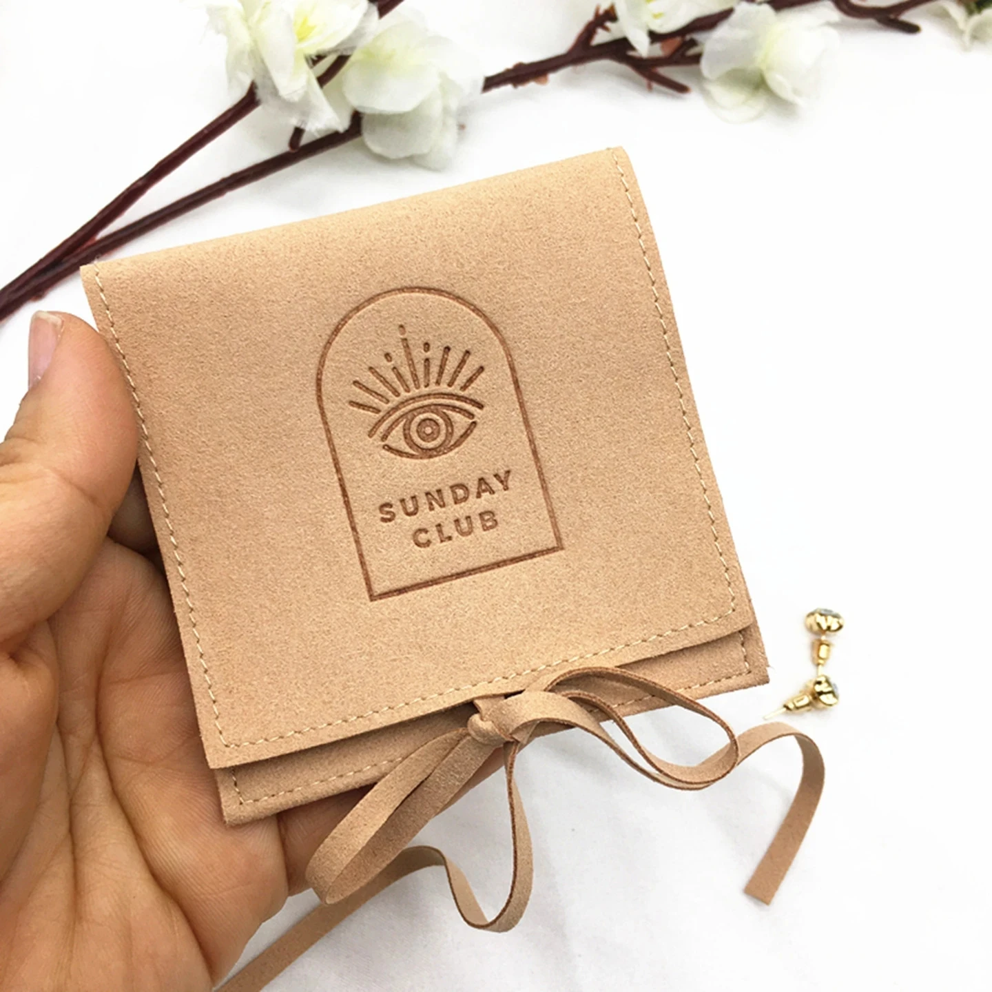 Custom Logo Name Microfiber Velvet Jewelry Gift Bag Yellow Drawstring Jewelry Necklace Rings Organizer Pouch Wedding Favor Bag
Custom Logo Name Microfiber Velvet Jewelry Gift Bag Yellow Drawstring Jewelry Necklace Rings Organizer Pouch Wedding Favor Bag