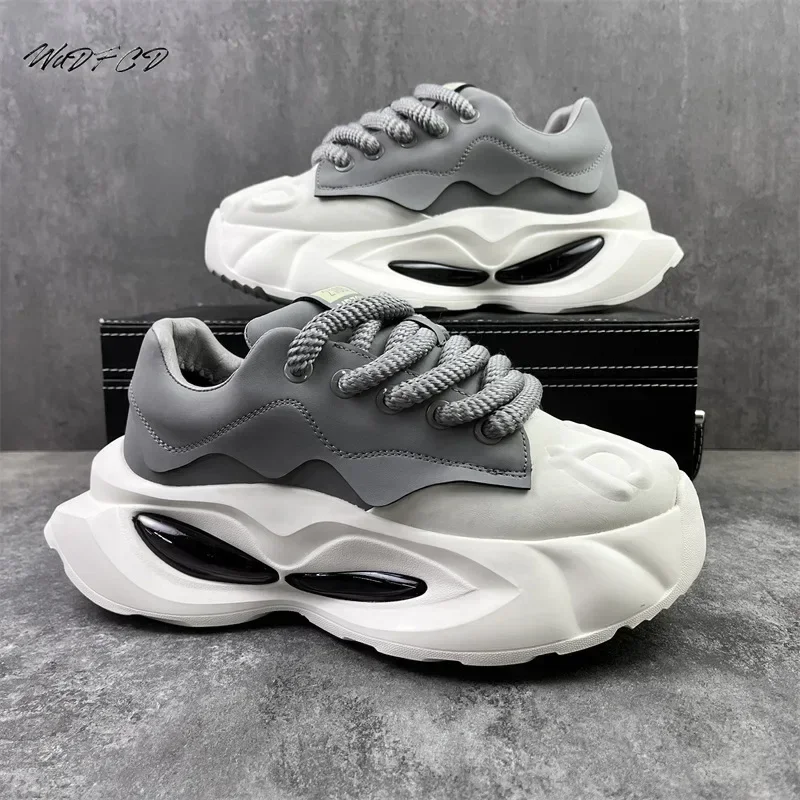 Мужские кроссовки на массивном каблуке, дизайнерская спортивная обувь на мягкой подошве, модные повседневные белые туфли из микрофибры на увеличенной платформе с верхом
Мужские кроссовки на массивном каблуке, дизайнерская спортивная обувь на мягкой подошве, модные повседневные белые туфли из микрофибры на увеличенной платформе с верхом