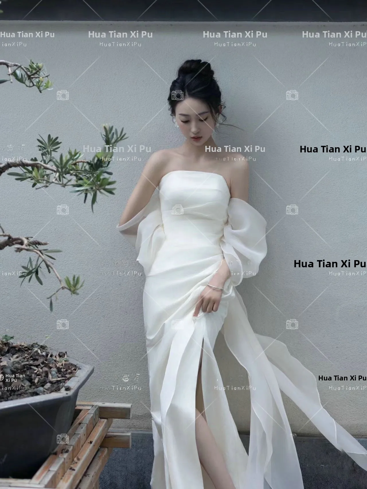 Elegant Chinese Style Bridal Morning Robe Women's Off-Shoulder Dress for Engagement Party Wedding Ceremony Luxury Minimalist ...
Elegant Chinese Style Bridal Morning Robe Women's Off-Shoulder Dress for Engagement Party Wedding Ceremony Luxury Minimalist ...