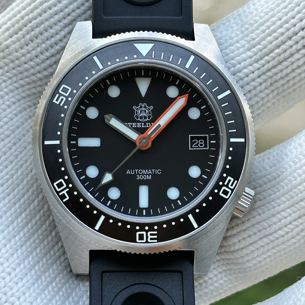 Мужские автоматические часы STEELDIVE, 42 мм, механические наручные часы для дайвера, 20 АТМ, водонепроницаемые, со светящимся сапфиром, 120 щелчков, NH35, керамический безель
Мужские автоматические часы STEELDIVE, 42 мм, механические наручные часы для дайвера, 20 АТМ, водонепроницаемые, со светящимся сапфиром, 120 щелчков, NH35, керамический безель