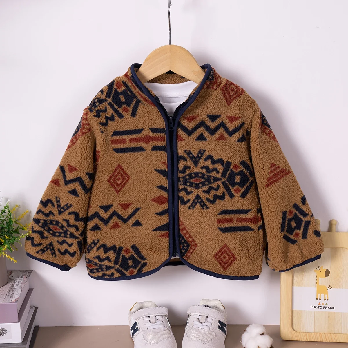 2024 Autumn Winter Children's Casual Zipper Coat Retro Ethnic Style Pattern Loose Fashion Thickened Skin-friendly Warmth
2024 Autumn Winter Children's Casual Zipper Coat Retro Ethnic Style Pattern Loose Fashion Thickened Skin-friendly Warmth