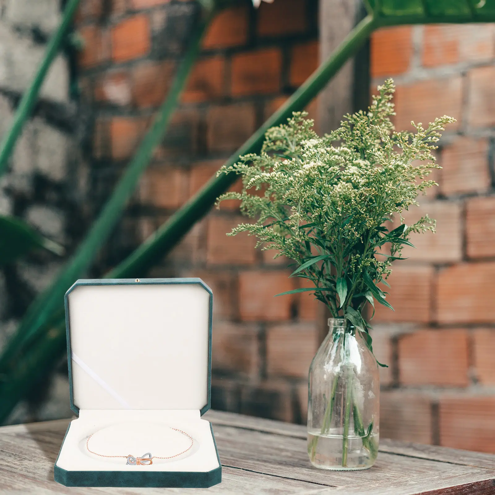 Роскошная коробка для хранения украшений: надежный органайзер для ожерелий, серег и ювелирных изделий, портативный стильный футляр-витрина
Роскошная коробка для хранения украшений: надежный органайзер для ожерелий, серег и ювелирных изделий, портативный стильный футляр-витрина