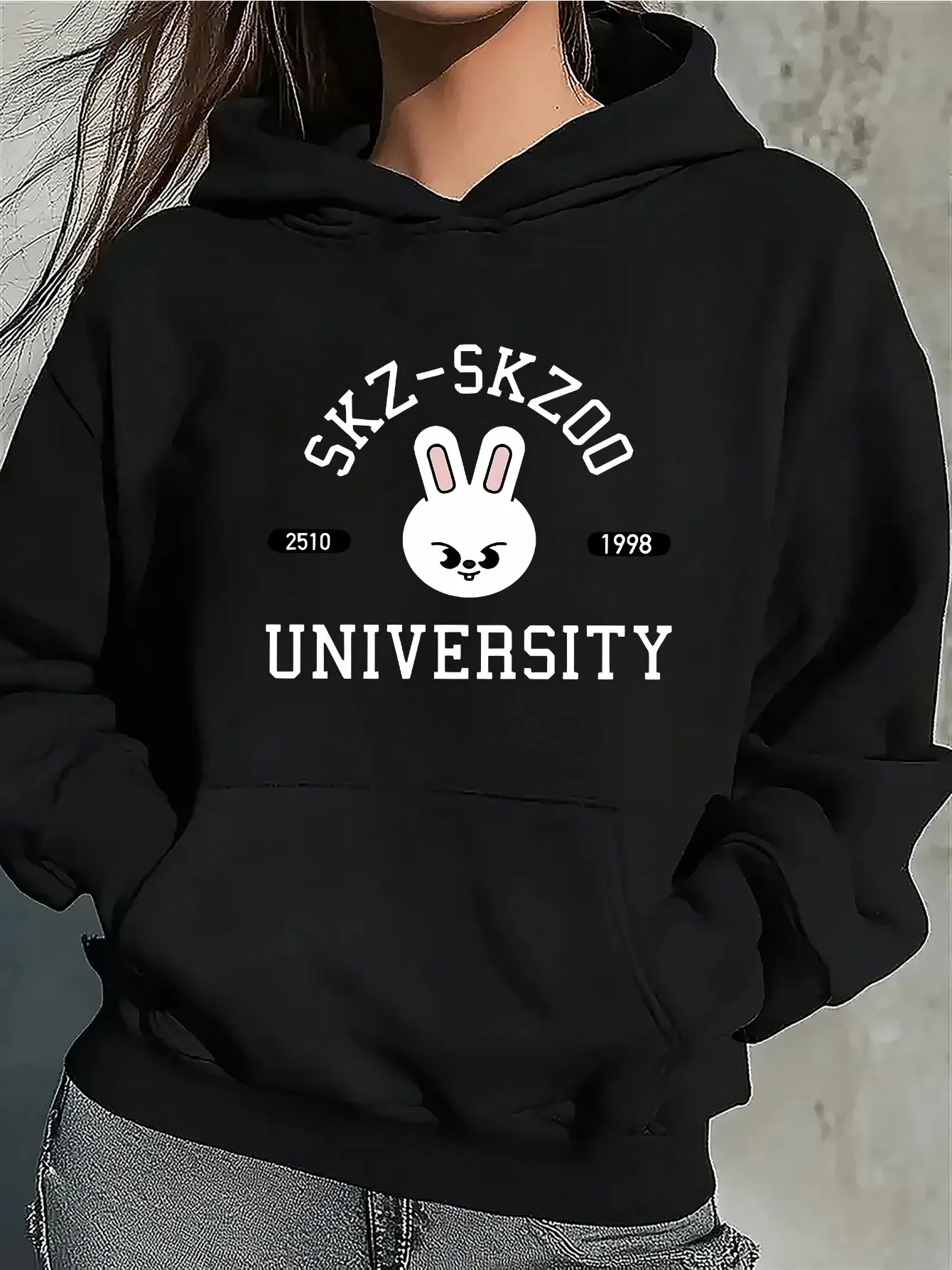 Comfortable and fashionable women's casual long sleeved hooded pullover with cute rabbit pattern
Comfortable and fashionable women's casual long sleeved hooded pullover with cute rabbit pattern