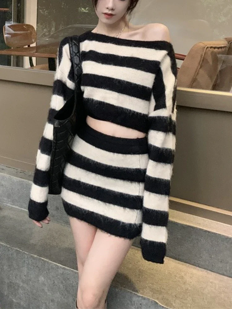 Striped Knitted Suits Women Casual 2 Piece Dress Set Female Y2k Clothing Korean Fashion Sweater Dress Office Lady 2025 Autumn
Striped Knitted Suits Women Casual 2 Piece Dress Set Female Y2k Clothing Korean Fashion Sweater Dress Office Lady 2025 Autumn