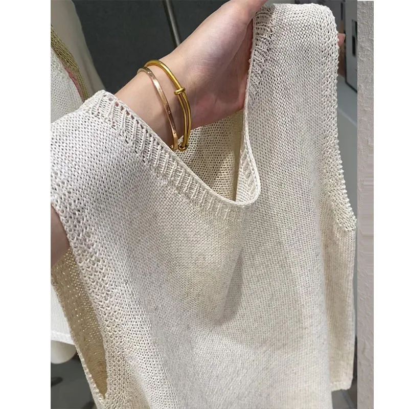Spring and Summer 2026 New Temperament Elegant Simple Fashion special Women Knitted Vest Wear Sleeveless Suspender Silk Top
Spring and Summer 2026 New Temperament Elegant Simple Fashion special Women Knitted Vest Wear Sleeveless Suspender Silk Top
