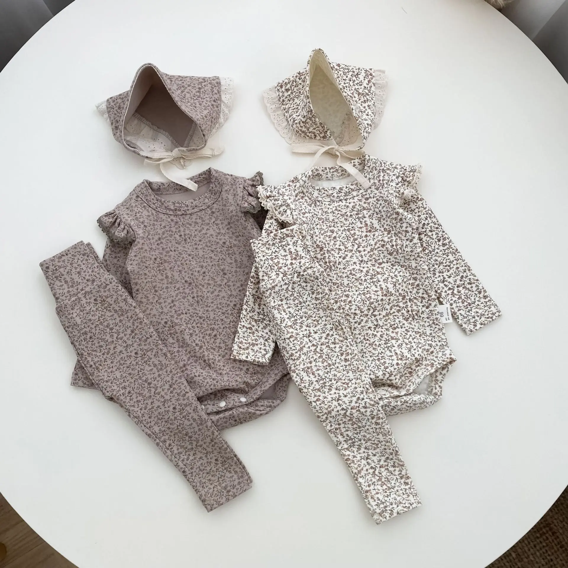 Newborn Baby Girl Full Floral Clothes Sets Cotton Infant Flying Sleeve Bodysuit + High Waist Leggings + Headscarf 3pcs Suit
Newborn Baby Girl Full Floral Clothes Sets Cotton Infant Flying Sleeve Bodysuit + High Waist Leggings + Headscarf 3pcs Suit