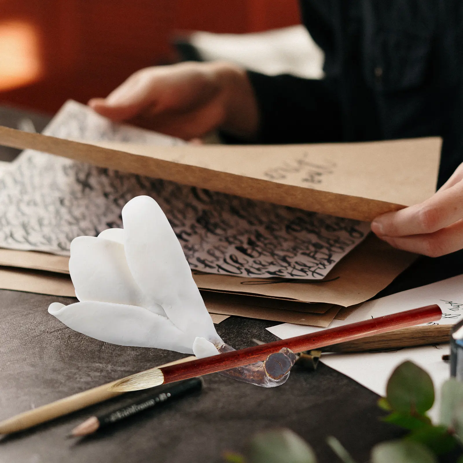 Magnolia Chinese Brush Pen Holder Resin Decorative Pen Stand Calligraphy Brush Rest Desktop Organizer for Writing Tools
Magnolia Chinese Brush Pen Holder Resin Decorative Pen Stand Calligraphy Brush Rest Desktop Organizer for Writing Tools