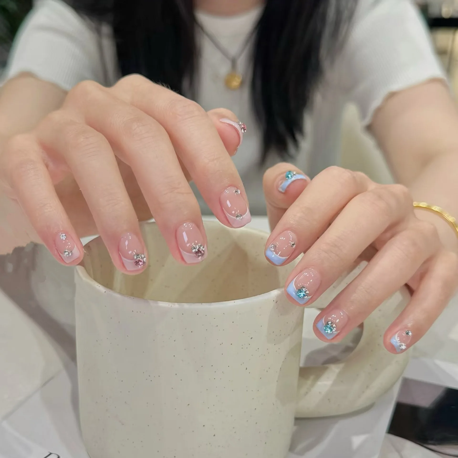 10pcs Handmade Short Press on Nail Blue Pink Double-layer French Style Edge Rhinestone Design Fake Nail Wearable False Nail Tip
10pcs Handmade Short Press on Nail Blue Pink Double-layer French Style Edge Rhinestone Design Fake Nail Wearable False Nail Tip