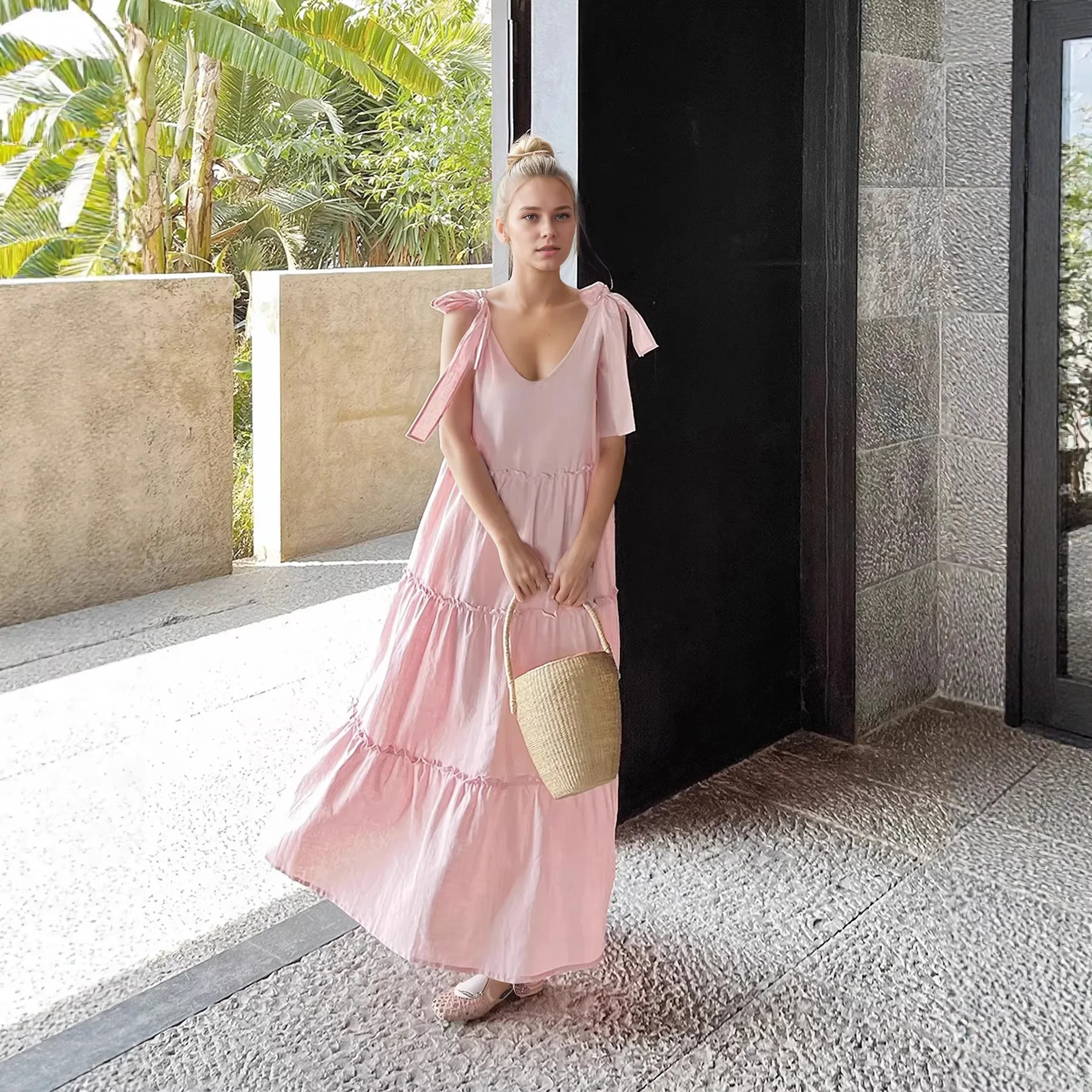 2026 New V-neck Halter Cake Skirt Vacation Loose Beach Skirt
2026 New V-neck Halter Cake Skirt Vacation Loose Beach Skirt