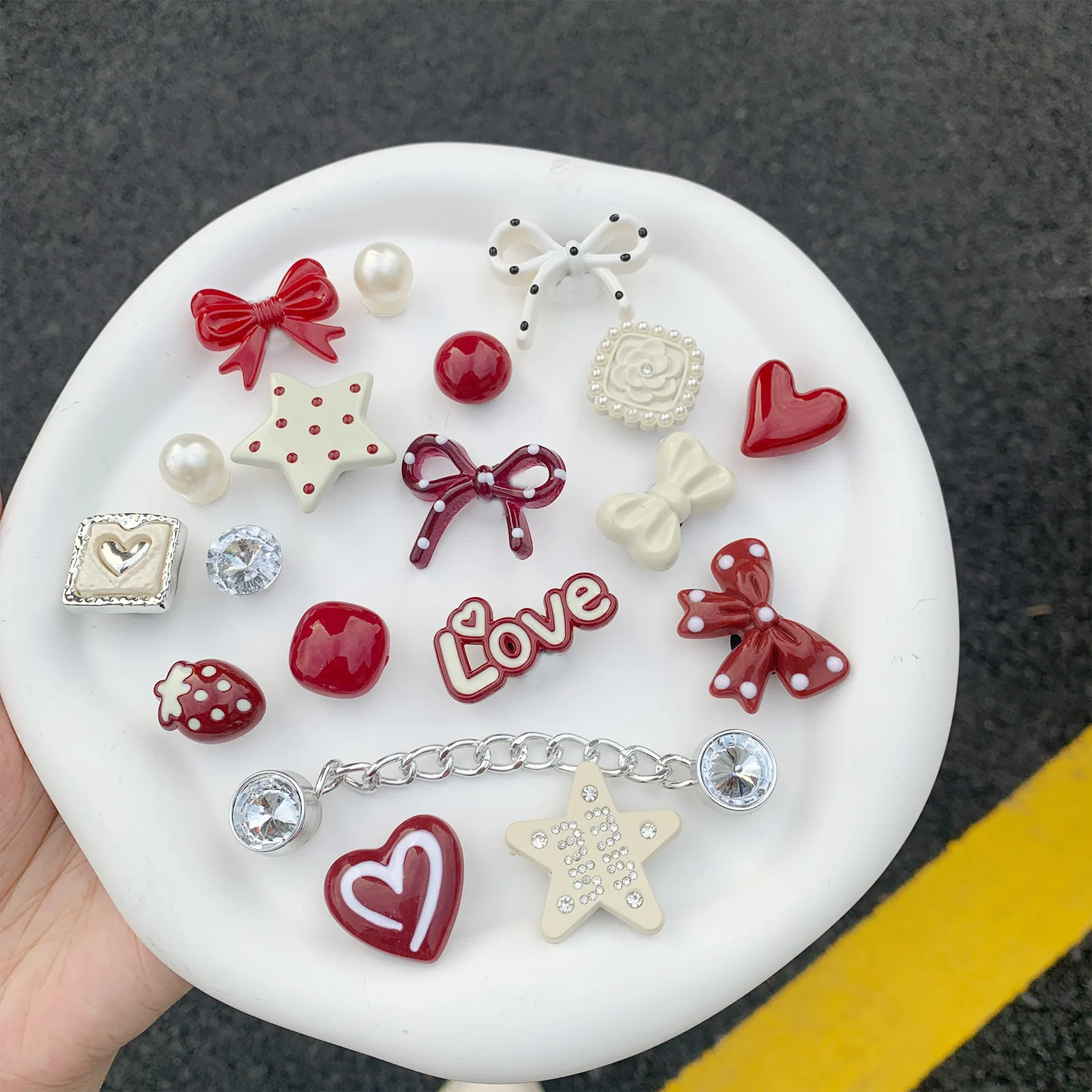 19pcs/set Love Series Shoe Charms Set with Red White Heart Bow Star Shoes Accessories, Love Theme, Fashion Detachable DIY Shoes
19pcs/set Love Series Shoe Charms Set with Red White Heart Bow Star Shoes Accessories, Love Theme, Fashion Detachable DIY Shoes