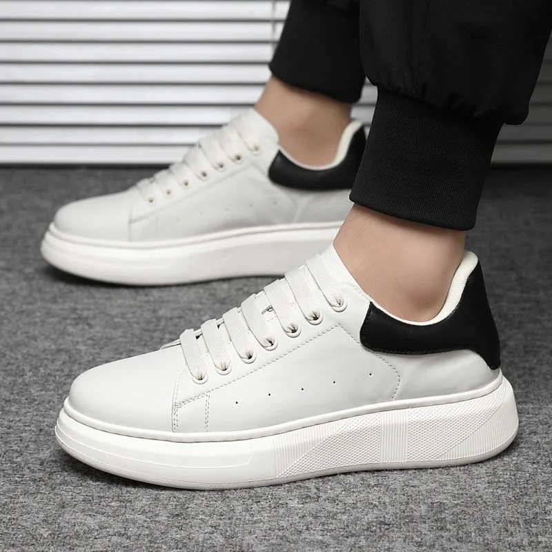 Мужские повседневные кроссовки из натуральной кожи, модные белые на толстой подошве, уличные кеды для молодежи
Мужские повседневные кроссовки из натуральной кожи, модные белые на толстой подошве, уличные кеды для молодежи