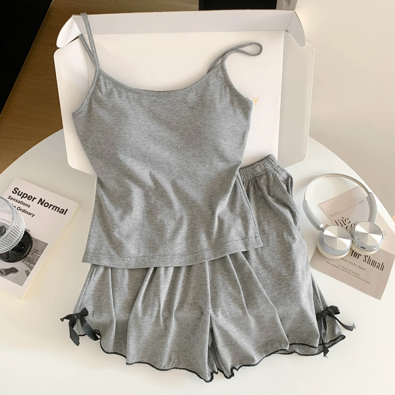 5165 Modal Cotton with Breast Pad Suspender Shorts Pajamas for Women Summer New Simple Home Wear Set
5165 Modal Cotton with Breast Pad Suspender Shorts Pajamas for Women Summer New Simple Home Wear Set