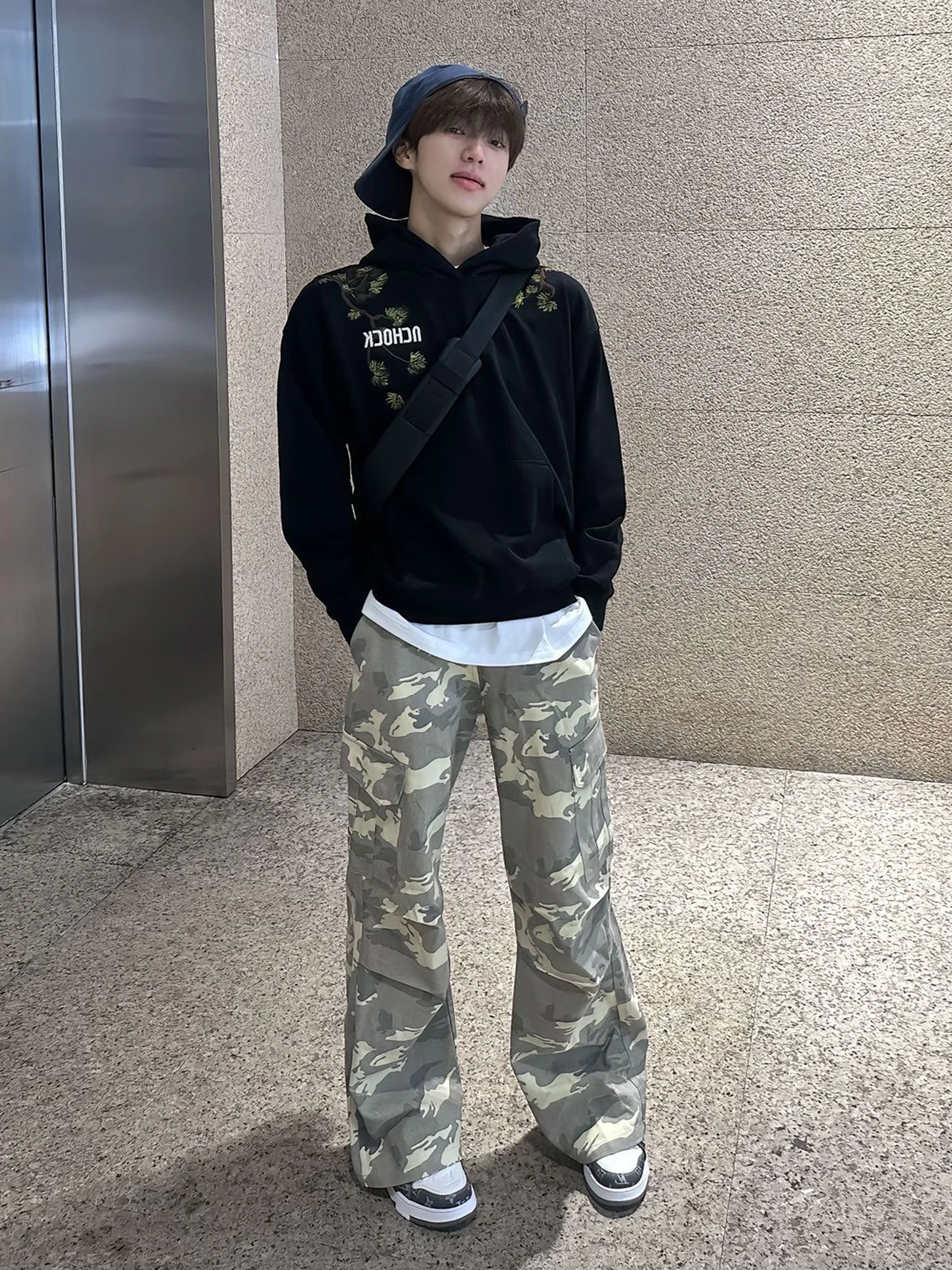 Американские камуфляжные брюки, мужские осенние джинсы прямого кроя, брюки с многокарманным дизайном, рабочая одежда, джинсовая ткань
Американские камуфляжные брюки, мужские осенние джинсы прямого кроя, брюки с многокарманным дизайном, рабочая одежда, джинсовая ткань