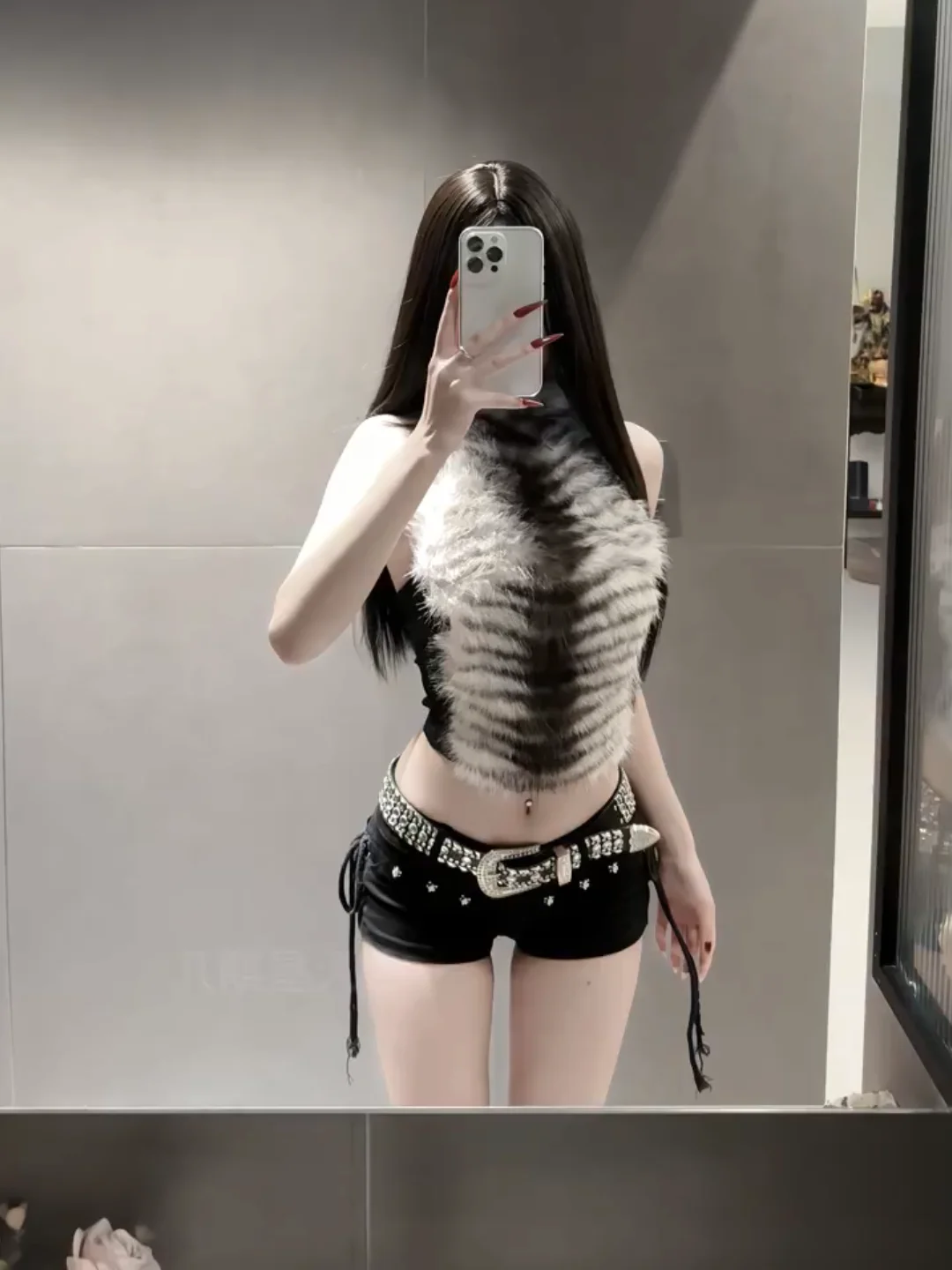 Sexy Retro Spliced Leopard Print Vest And Short Shorts Two-Piece Set for Women Spring Fashion Sleeveless High Collar Bodycon
Sexy Retro Spliced Leopard Print Vest And Short Shorts Two-Piece Set for Women Spring Fashion Sleeveless High Collar Bodycon