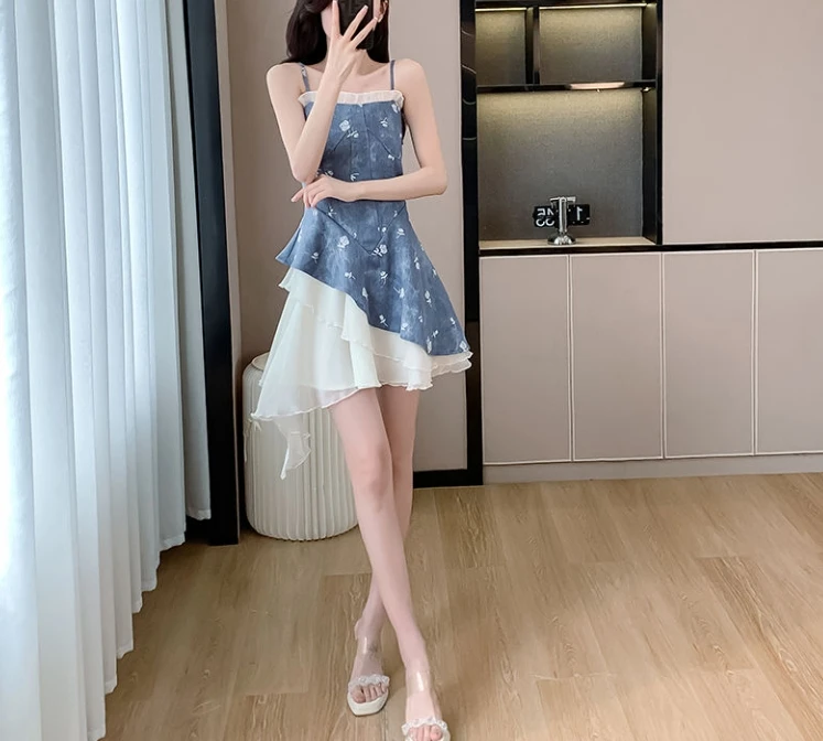 Summer New Product: Denim Strap Design, Irregular Splicing Dress, Vacation Photography, Fairy Skirt, Small Skirt
Summer New Product: Denim Strap Design, Irregular Splicing Dress, Vacation Photography, Fairy Skirt, Small Skirt
