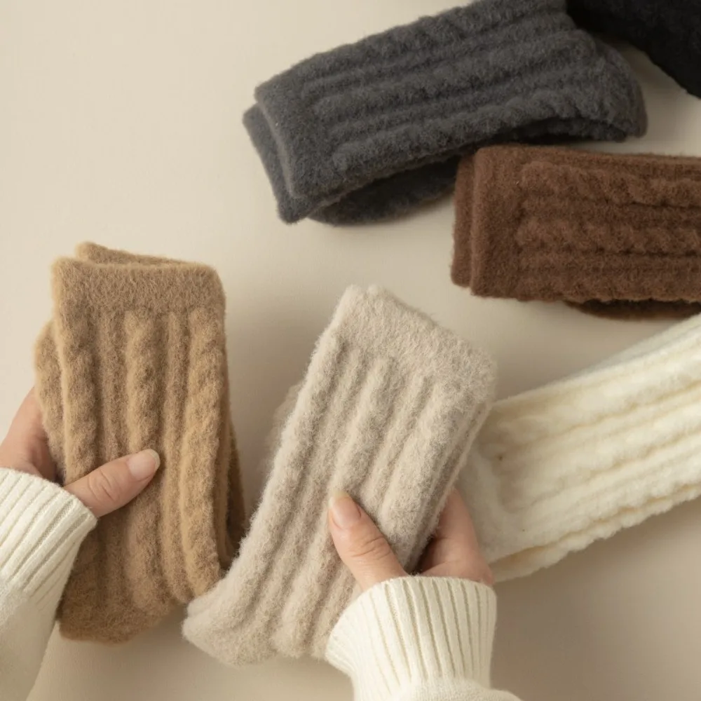Soft Mid Tube Warm Cashmere Socks Keep Warm Thicken Plush Socks Solid Color Winter Socks Winter
Soft Mid Tube Warm Cashmere Socks Keep Warm Thicken Plush Socks Solid Color Winter Socks Winter